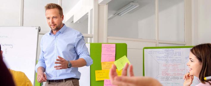 Eine Gruppe von Studenten an der Suttneruni. | (c) Christian Ariel Herdia Eine Gruppe von Studenten an der Suttneruni. Copyright: Christian Ariel Herdia