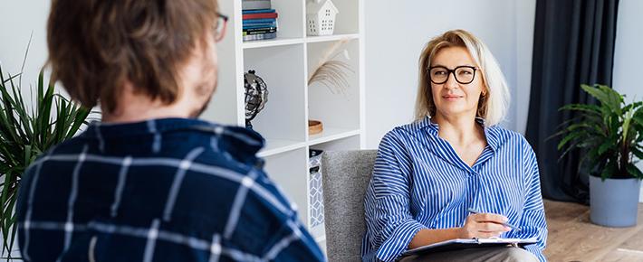 Psychologisches Gespräch | (c) shutterstock / okrasiuk  Psychologisches Gespräch